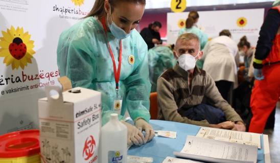 Vaksinimi perfundon brenda 14 muajve: Shqiperia ne pritje te dozave te AstraZeneca